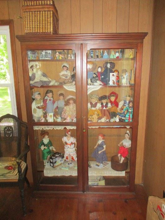 Antique display cade, 2 door glass bookcase