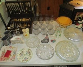 Glassware and flatware set 