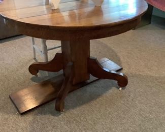 Beautiful Pedestal Table 