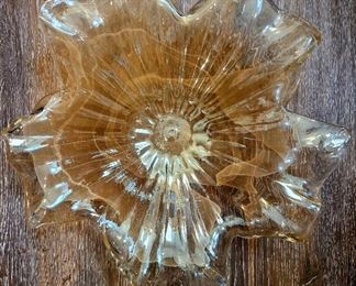 Decorative glass bowl