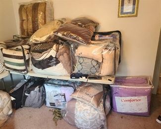 BEDDING GALORE!!
comforters ➕️