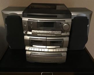 Memorex 9199M AM/FM Stereo, Double Cassette, Turntable and 3 CD Changer