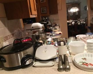 Crockpot, George Foreman Grill, Salt and Pepper Shakers, Coffee/Spice Grinder, Quiche Dishes, Souffle Bowls, Small Mixing Bowl
