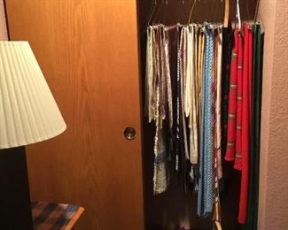 Table Linens (Cloth and Vinyl), Placemats