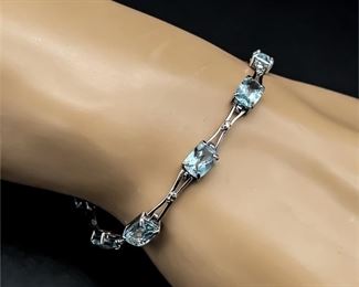 Blue Topaz Open Link Bracelet in White Gold