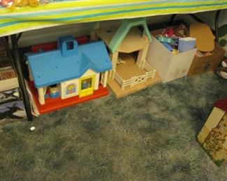 Doll Houses / Play Sets