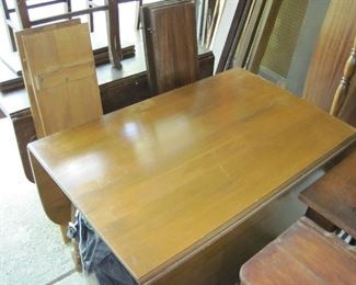 Drop Leaf Dining Table with 2 Leafs