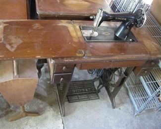 Vintage Singer Sewing Machine & Stand