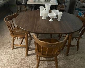 Has one additional leaf