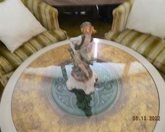 statue
