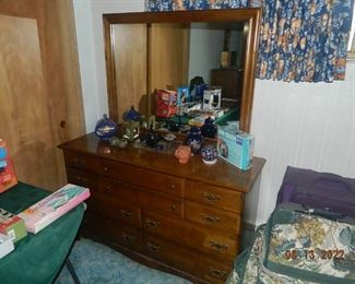 dresser/mirror