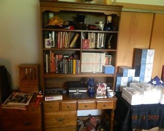 desk/bookshelf