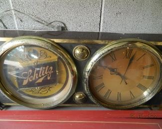 Schlitz clock