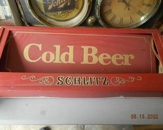 Schlitz sign