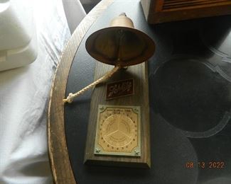 Schlitz wall decor with bell