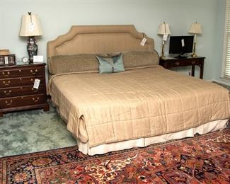 519 King Size Bed and Bedding 