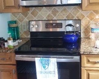 Frigidaire microwave oven mfg. 5/2006; sorry, GE range has been sold