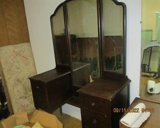 Another old dresser with mirror (end side fold forward)