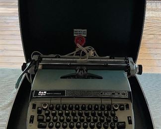 Smith Corona Electra 120 Typewriter with Case