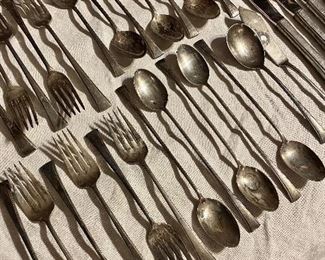 Fine Arts Solid sterling silver 32 piece flatware set. Needs polishing but in good condition. 