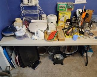Tons of kitchen utensils. Jello molds, George foreman grill, choppers, coffee grinder, rice cooker, etc.