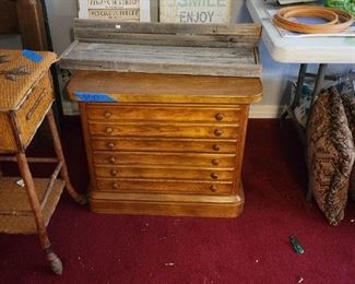 Nice Stanley furniture side table with drawers