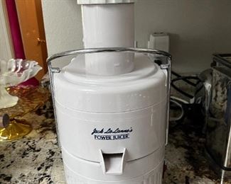 Jack LaLanne power juicer - working