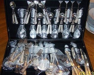 Sample of silverware (several sets)