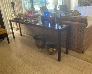 Sofa table with burled walnut top, accessories, brass pots