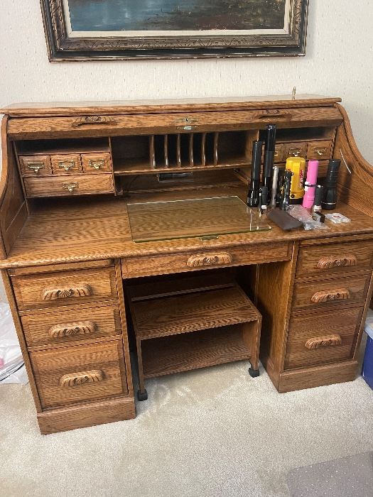 Roll-top desk