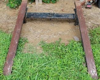 25 - Tractor Hookup/forks 58.5 x 42