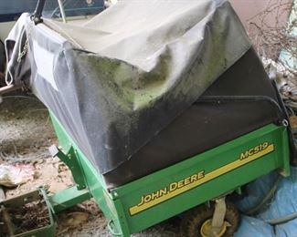 41 - John Deere MC 519 Seeder 45 x 39 x 48