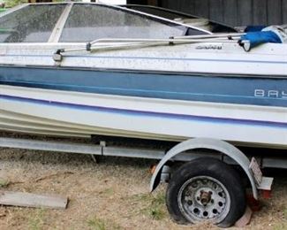 47 - Bayliner Capri 3.0 Liter Boat w/ trailer 64 x 282 x 90