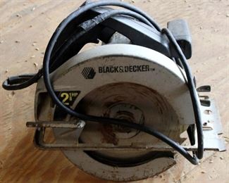 77 - Black & Decker Circular Saw