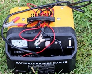 89 - G-Walker Battery Charger 7.5 x 10 x 10