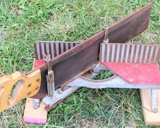 87 - Compound Miter Saw 31 x 13 x 12