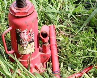 98 - Bottle Jack 11.5 tall