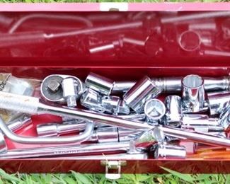 100 - Metal toolbox w/ contents 3 x 18 x 5.5