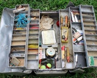 118 - Tacklebox w/ assorted tackle 10 x 20 x 9.5