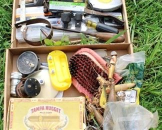 122 - Lot of assorted items