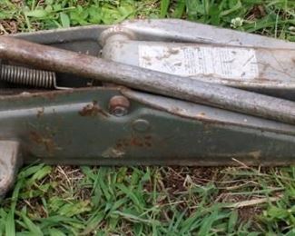 129 - Floor Jack 23 x 6