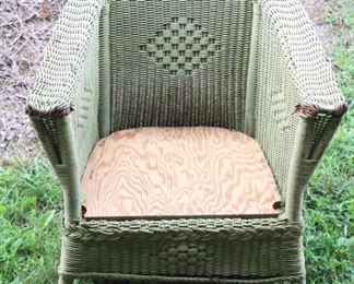 256 - Vintage Wicker Chair