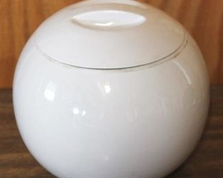 259 - Vintage Cookie Jar 7" x 7"