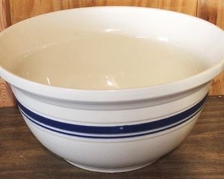 288 - Roseville Mixing Bowl 14" x 7 1/2"