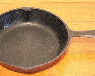 411 - No. 5 Cast Iron Skillet 8 1/8"