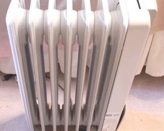 428 - Delonghi Heater 13" x 24" x 8"