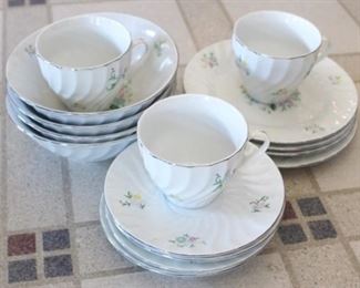 538 - 15 pc. China Set