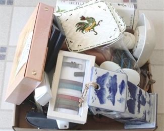559 - Tray Lot of Assorted Items