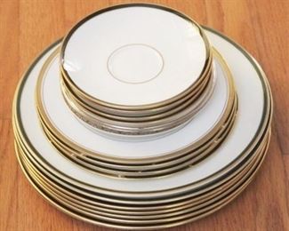 601 - 17 pc. Assorted Lenox and Mikasa Plates