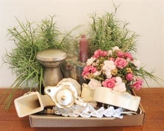 662 - Tray Lot of Assorted Items